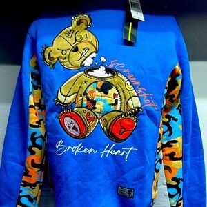 men’s screenshot broken, heart sweatshirt, NWT size small